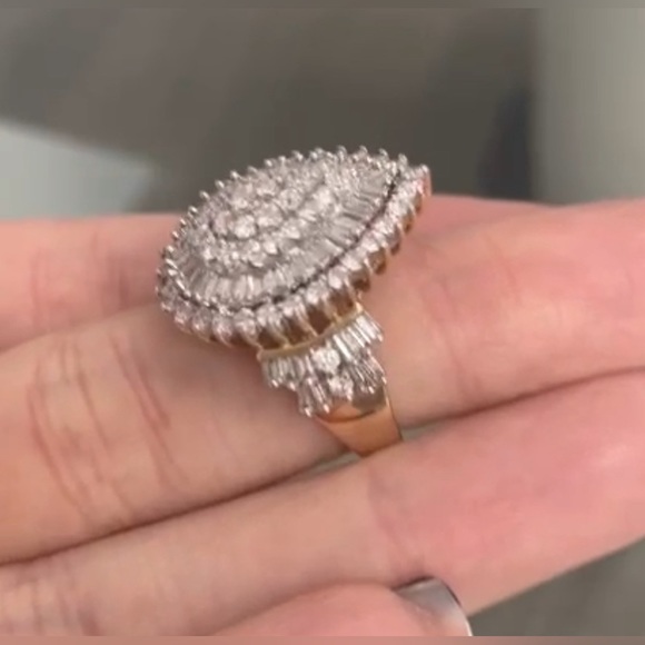 Diamond ring💎10k,size 8 they are no zircons come with it’s certificate - Picture 1 of 7